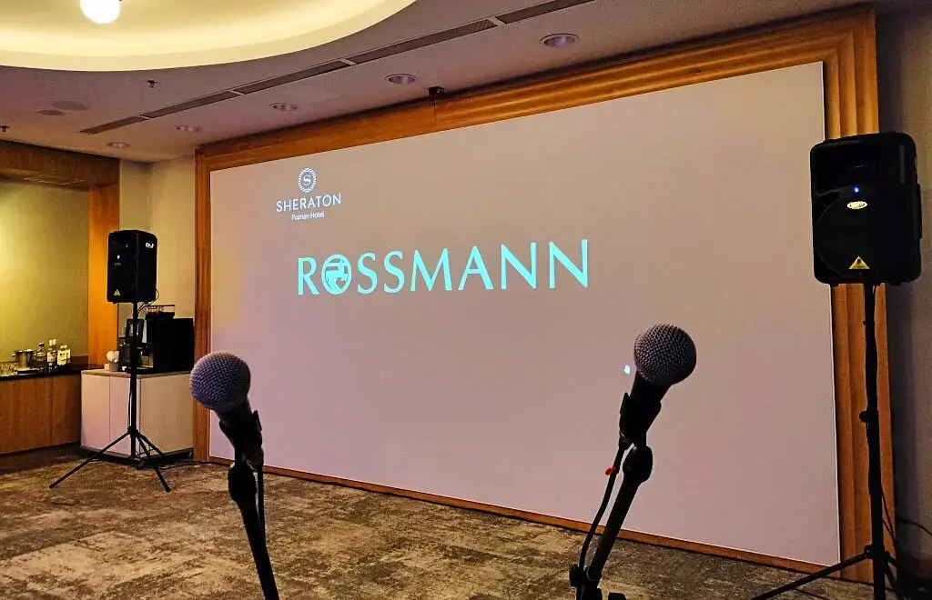 Organizacja karaoke dla firm Poznań – integracja i wspólne śpiewanie