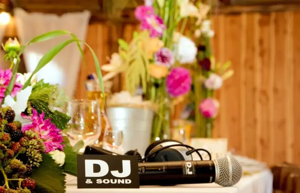 Profesjonalny konferansjer i DJ prowadzący wesele z klasą w Poznaniu